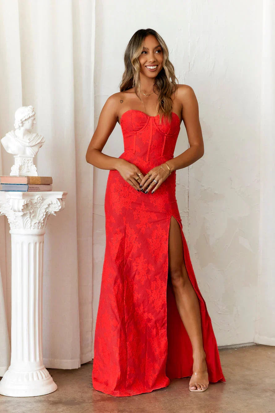 Dear Emilia Amazing The Crowd Maxi Dress Red